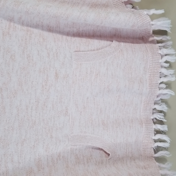 LILY PULITZER GIRLS HANI ROSE GOLD FRILLY SHAWL - Picture 2 of 8